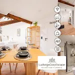 Ludwigscozyescape - Historisches Altstadt Apartment Am Barockschloss, Sichtbalken, Neu Renoviert, Zentral Gelegen, Fuer 6 Gaeste, 3 Schlafzimmer, Boxspringbetten, Voll Ausgestattete Kueche, Schnelles Wlan, Modernes Designbad, Smart Tvs, Arbeitsplatz Людвигсбург
