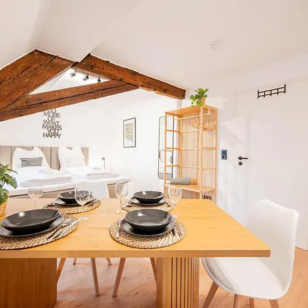 Апартаменты Ludwigscozyescape - Historisches Altstadt-apartment Mit Sichtbalken Am Residenzschloss, 6 Gaeste, Smarttv In Jedem Zimmer, Highspeed Wlan, Workspace, 24h Self Check-in, Parkhaus 2 Min Gehweite *