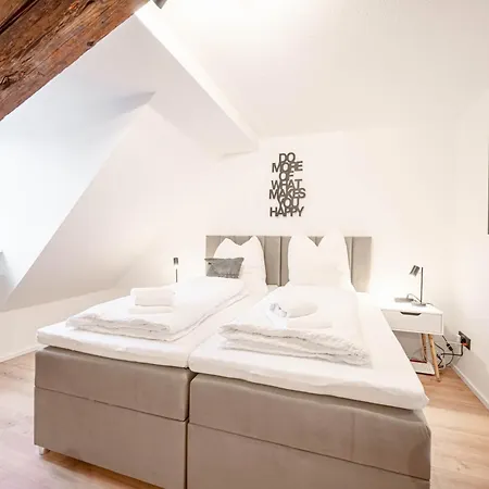 Ludwigscozyescape - Historisches Altstadt-apartment Mit Sichtbalken Am Residenzschloss, 6 Gaeste, Smarttv In Jedem Zimmer, Highspeed Wlan, Workspace, 24h Self Check-in, Parkhaus 2 Min Gehweite Апартаменты *