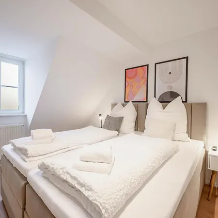 Ludwigscozyescape - Historisches Altstadt-apartment Mit Sichtbalken Am Residenzschloss, 6 Gaeste, Smarttv In Jedem Zimmer, Highspeed Wlan, Workspace, 24h Self Check-in, Parkhaus 2 Min Gehweite Апартаменты *