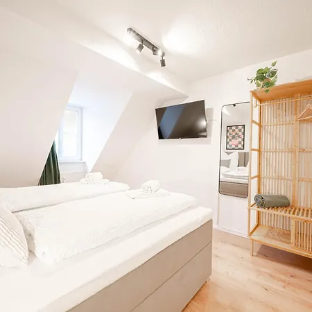 شقة Ludwigscozyescape - Historisches Altstadt-apartment Mit Sichtbalken Am Residenzschloss, 6 Gaeste, Smarttv In Jedem Zimmer, Highspeed Wlan, Workspace, 24h Self Check-in, Parkhaus 2 Min Gehweite