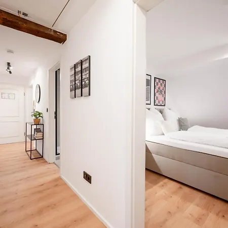 Ludwigscozyescape - Historisches Altstadt-apartment Mit Sichtbalken Am Residenzschloss, 6 Gaeste, Smarttv In Jedem Zimmer, Highspeed Wlan, Workspace, 24h Self Check-in, Parkhaus 2 Min Gehweite شقة