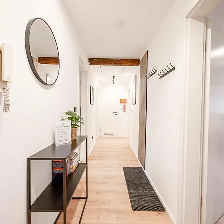 Ludwigscozyescape - Historisches Altstadt-apartment Mit Sichtbalken Am Residenzschloss, 6 Gaeste, Smarttv In Jedem Zimmer, Highspeed Wlan, Workspace, 24h Self Check-in, Parkhaus 2 Min Gehweite Апартаменты Людвигсбург